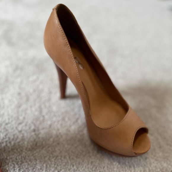 Women’s shoes and boots - Picture 2 of 16